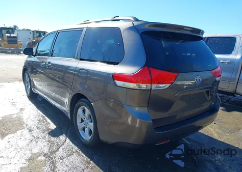 2011 Toyota Sienna Le V6 from USA, damaged, VIN 5TDKK3DCXBS035282